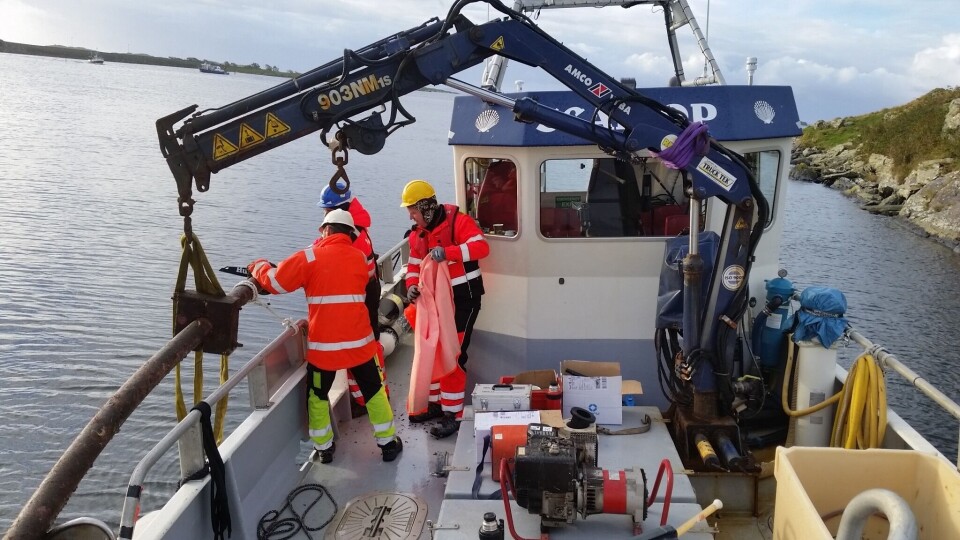 Arbeid med vannledning. Foto: Kvitsøy Sjøtjenester