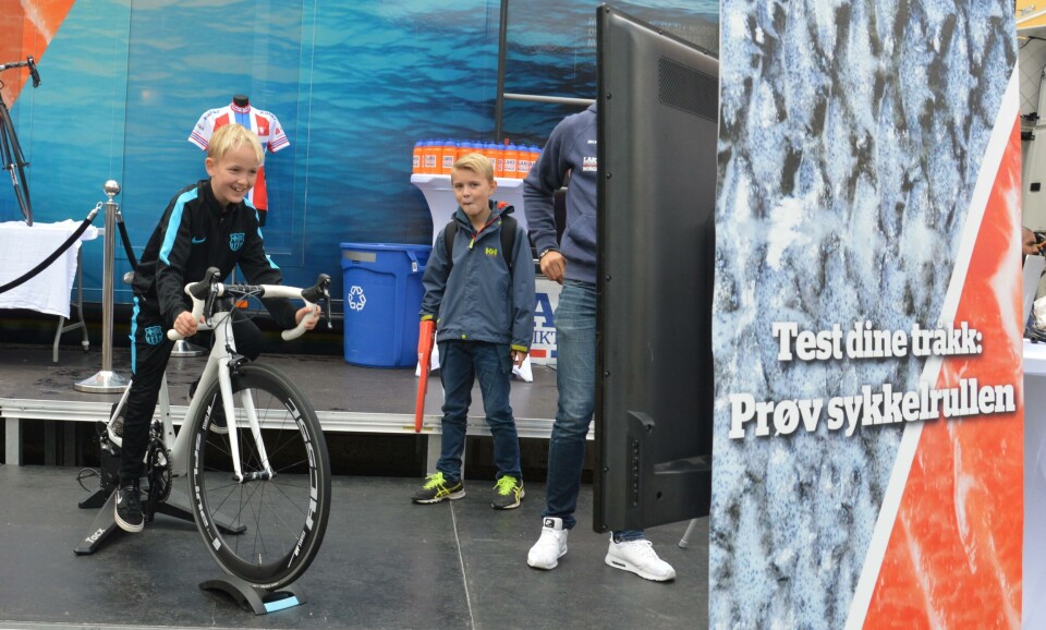Terkel på ni år var en av de som prøvde ut sykkel-konkurransen til Norges Sjømatråd. 9- åringen tråkket for harde livet, og hadde såvidt tid til å smile til fotografen. Foto: Therese Soltveit.