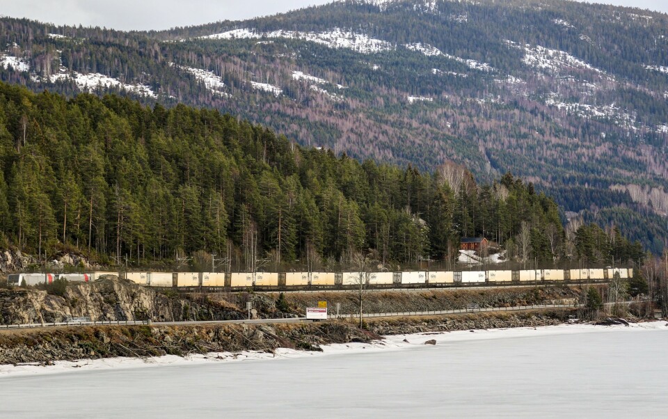 Lerøy sender årlig mer enn 1200 trailere med sjømat fra Bergensområdet til Oslo for videre distribusjon. Foto: Bama.