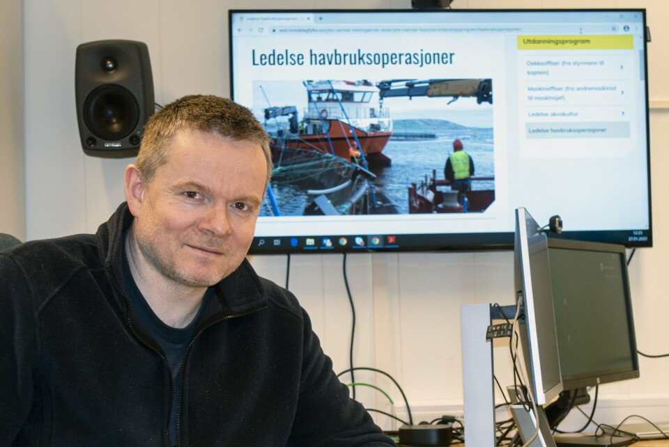 – Endelig kan de første deltakere på «Ledelse havbruksoperasjoner» søke opptak, sier en forventningsfull leder Kåre Kvaløy ved Ytre Namdal fagskole. Foto: YNF