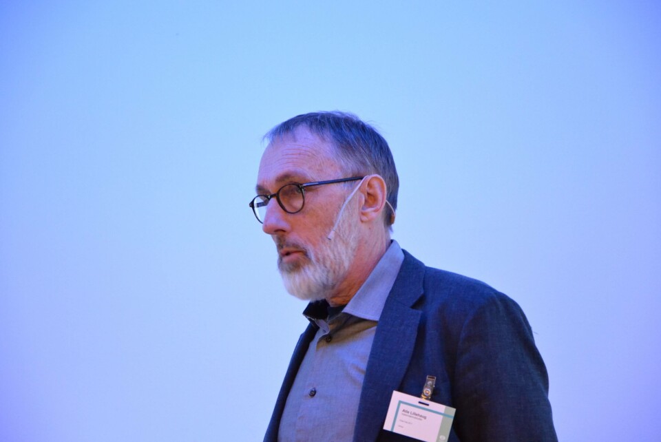 Atle Lillehaug fra Veterinærinstituttet la frem tall om antibiotika bruken i norsk oppdrett fra 2011-2015 på Frisk Fisk-konferansen i Bergen. Foto: Magnus Petersen.