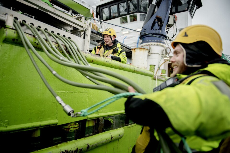 AQS Odin avluser ved et av Grieg Seafoods anlegg i Finnmark. Foto: AQSFoto: OLE MARTIN WOLD