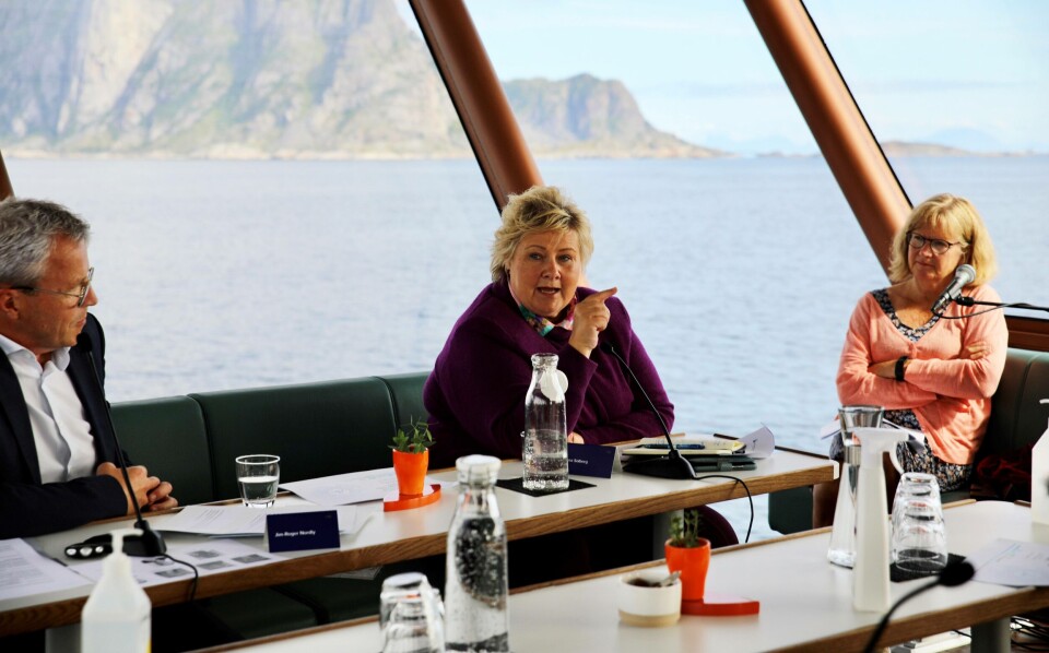 Jim-Roger Nordly, statsminister Erna Solberg og Anita Schumacher, adm. dir. i Universitetssykehuset Nord-Norge, under sommerens toppmøte om bakteriofager og antibiotikaresistens. Jim-Roger Nordly, statsminister Erna Solberg og Anita Schumacher, adm. dir. i Universitetssykehuset Nord-Norge, under sommerens toppmøte om bakteriofager og antibiotikaresistens.