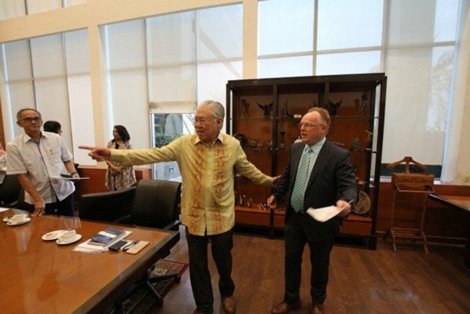 Fiskeriminister Per Sandberg sammen med Indonesias handelsminister. Foto: NFD