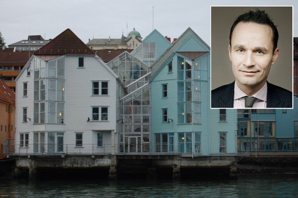 Advokat Grunde Bruland kunne tenke seg et eget Havbruksdirektorat for å sikre en mer lik forvaltning over hele landet. Foto av Fiskeridirektoratet: Wikipedia7David40226543. Foto av Grund Bruland: Wikborg Rein. Advokat Grunde Bruland kunne tenke seg et eget Havbruksdirektorat for å sikre en mer lik forvaltning over hele landet. Foto av Fiskeridirektoratet: Wikipedia7David40226543. Foto av Grund Bruland: Wikborg Rein.