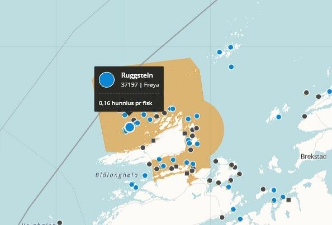 Politiet opplyser at en mann i 20-årene omkom i en arbeidsulykke ved Salmar sin lokalitet Ruggstein utenfor Frøya. Kart: Barentswatch.