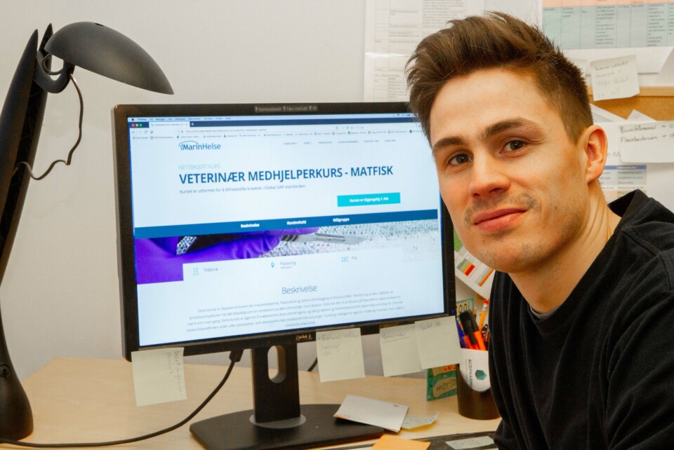 Fiskehelsebiolog Mathias Overrein i MarinHelse opplyser de har tre store nyheter de vil dele. - Vi har opprettet en ny avdeling i Harstad, ansatt to nye veterinærer, og utviklet tre nye nettkurs for havbruksnæringen. Klikk for større bilde. Foto: privat.