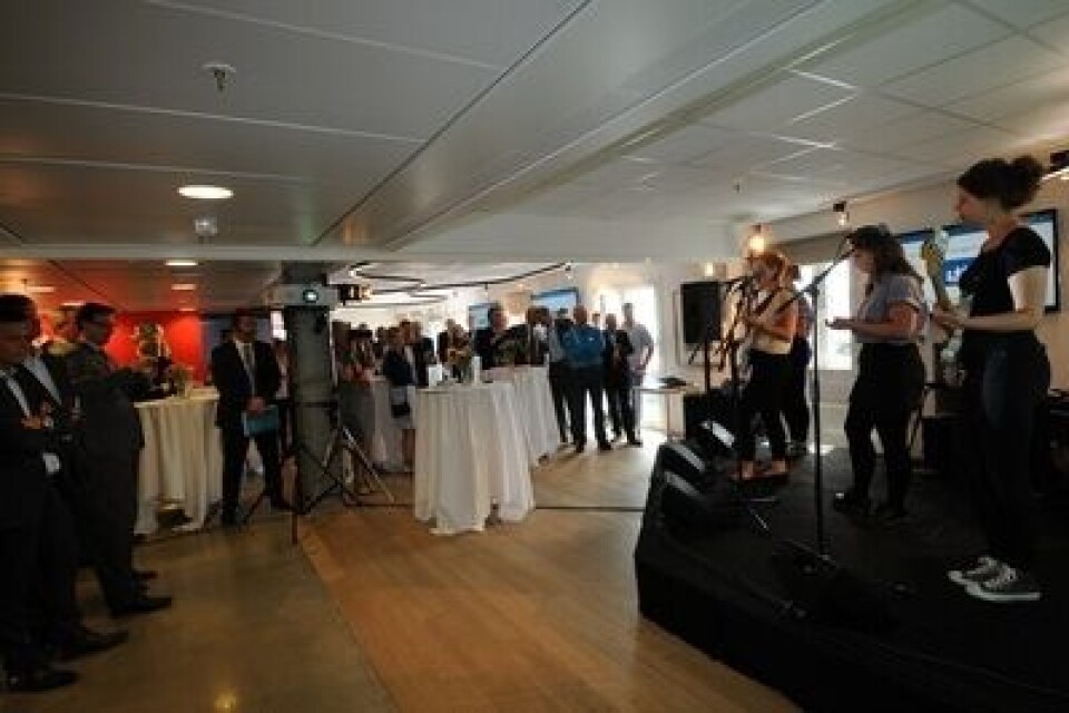 Konsert med bergensbandet Razika (som bl.a. sang om at Oslo er ikke noe for dem) og festfylt stemning under åpning av Marine Harvests Hovedkontorer i Bergen. Foto: Pål Mugaas Jensen