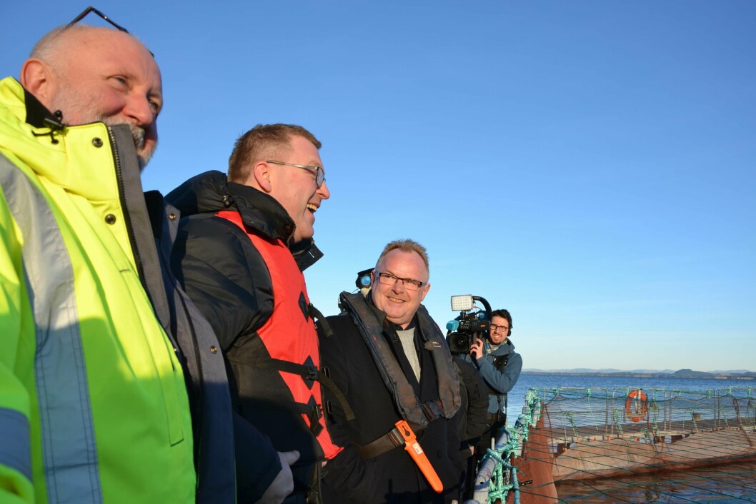 Per Sandberg ute på sin første tokt som fiskeriminister. Foto: Linn Therese Skår Hosteland.