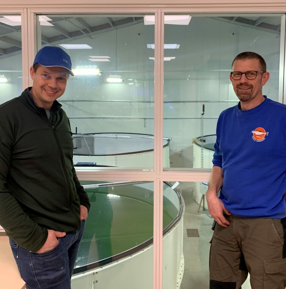 Daglig leder ved Osland Settefisk Kjetil Rørtveit og leder for fiskevelferdsavdelingen ved Pure Salmon Kaldnes, Frode Finne-Fridell. Foto: Pure Salmon Kaldnes Daglig leder ved Osland Settefisk Kjetil Rørtveit og leder for fiskevelferdsavdelingen ved Pure Salmon Kaldnes, Frode Finne-Fridell. Foto: Pure Salmon Kaldnes