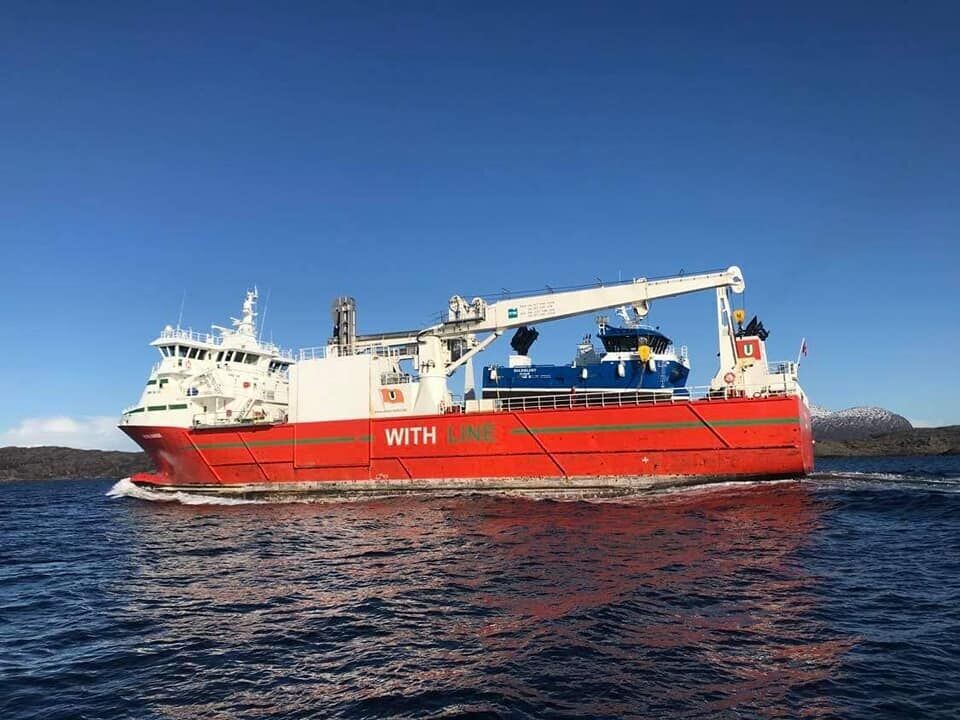 Dar kjem dampen: «Suleglimt» klar til lossing sør for Kråkeneset. Foto: Sulefisk Dar kjem dampen: «Suleglimt» klar til lossing sør for Kråkeneset. Foto: Sulefisk