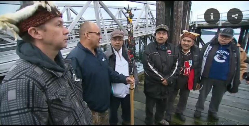 Skjermdump fra CBC CTVs videoreportasje. Urbefolkningen kaster Marine Harvest ut av deres farvann.