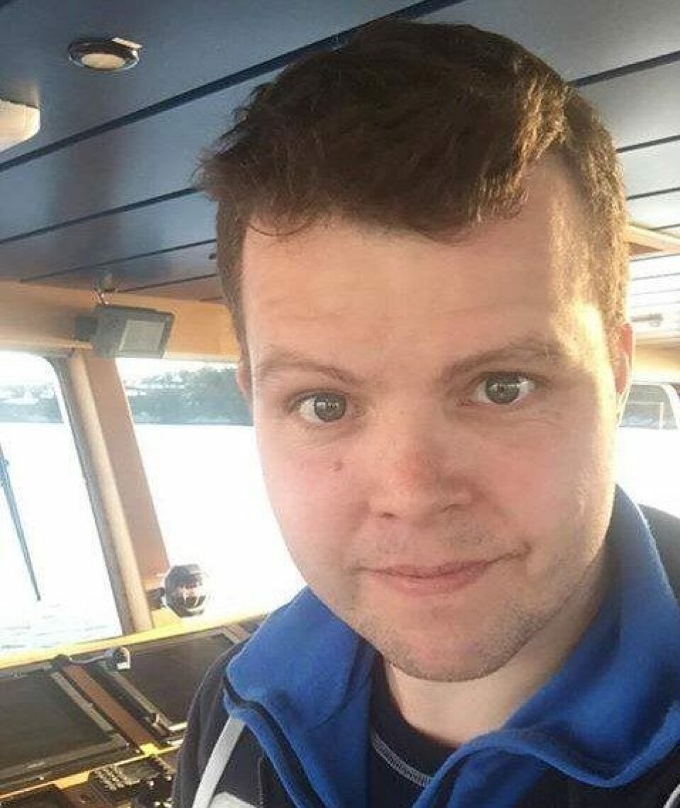 Halvard Toft er nyansatt i Blom Fiskeoppdrett som båtfører. Foto: Blom.