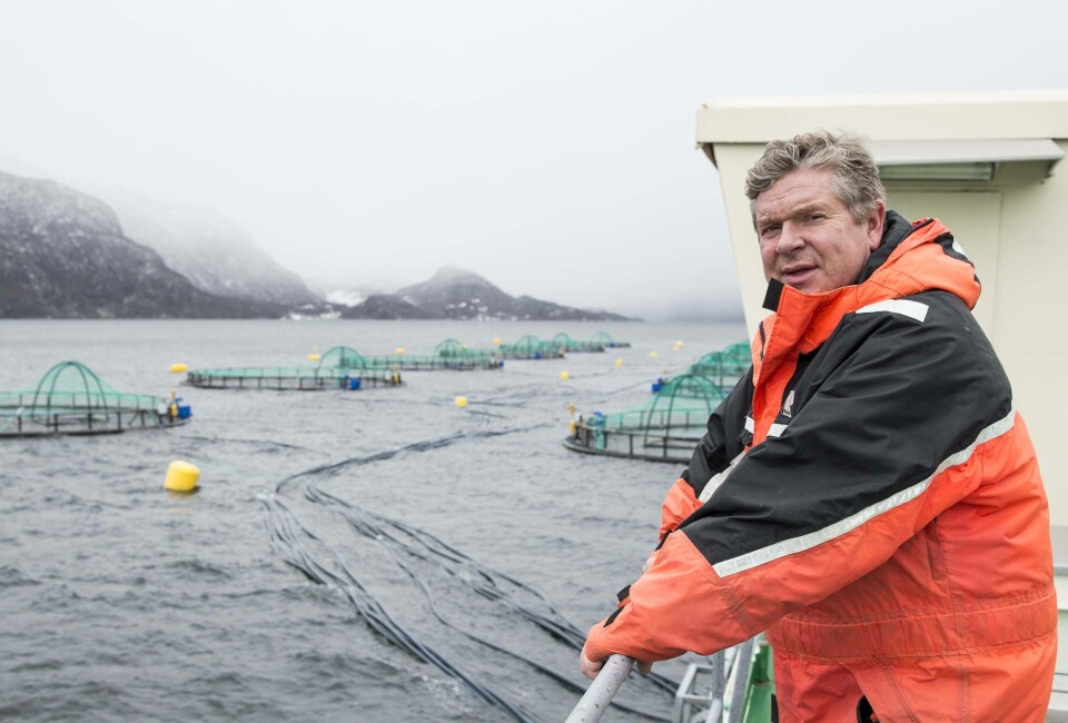 Einar Wathne ute på merdkanten. Foto: Cargill.