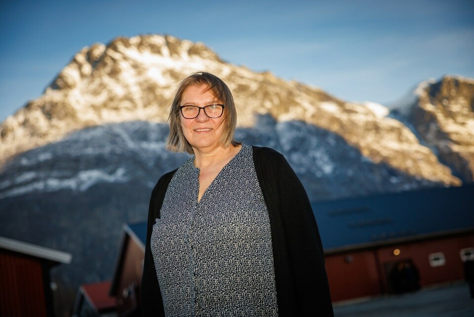På Nofimas forskningsstasjon på Sunndalsøra gjennomførte seniorforsker Grete Bæverfjord langtidsforsøk for å kunne følge utviklingen av korsstingsdeformiteter hos laks. Foto: Terje Aamodt/Nofima På Nofimas forskningsstasjon på Sunndalsøra gjennomførte seniorforsker Grete Bæverfjord langtidsforsøk for å kunne følge utviklingen av korsstingsdeformiteter hos laks. Foto: Terje Aamodt/Nofima