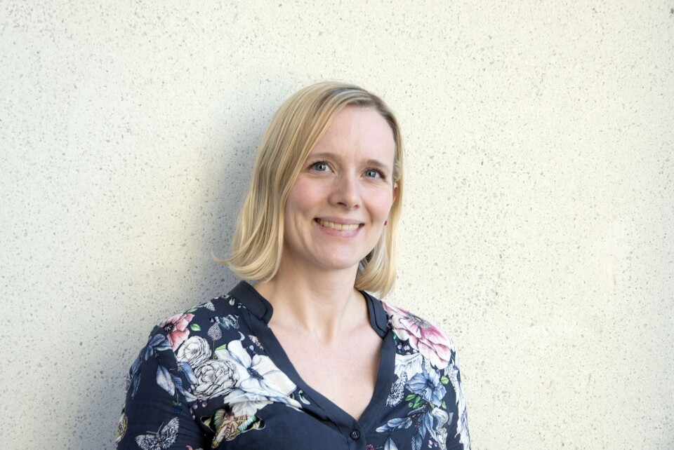 Forsker Torunn Forberg er leder for prosjektet som skal se nærmere på laksens tarmflora og hvordan den kan påvirkes for å gi en bedre fiskehelse. Foto: Åge Hojem/Biomar.