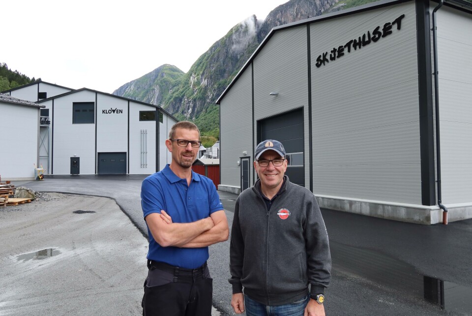 Frå venstre: Kjetil Johan Rørtveit og Erik Osland. Foto: Osland Settefisk