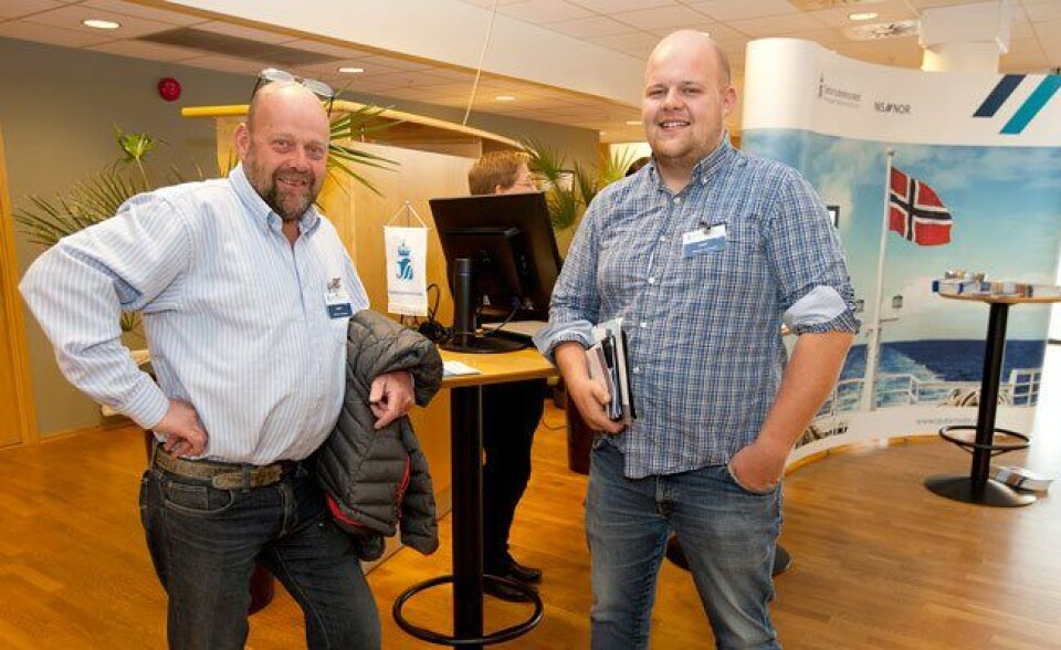 Morten Sivertsen daglig leder i Kragerø Sjøtjenester AS og den nye daglig lederen Mats Sivertsen i Skagerak Sea Service (t.v). Foto: Skagerak Sea Service.