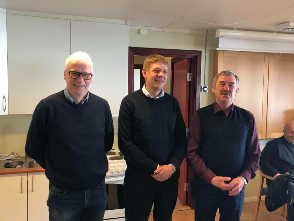 Morten Lund, Lars Måsøval og Finn Sinkaberg på Åsen Settefisk. Foto: Måsøval Settefisk.