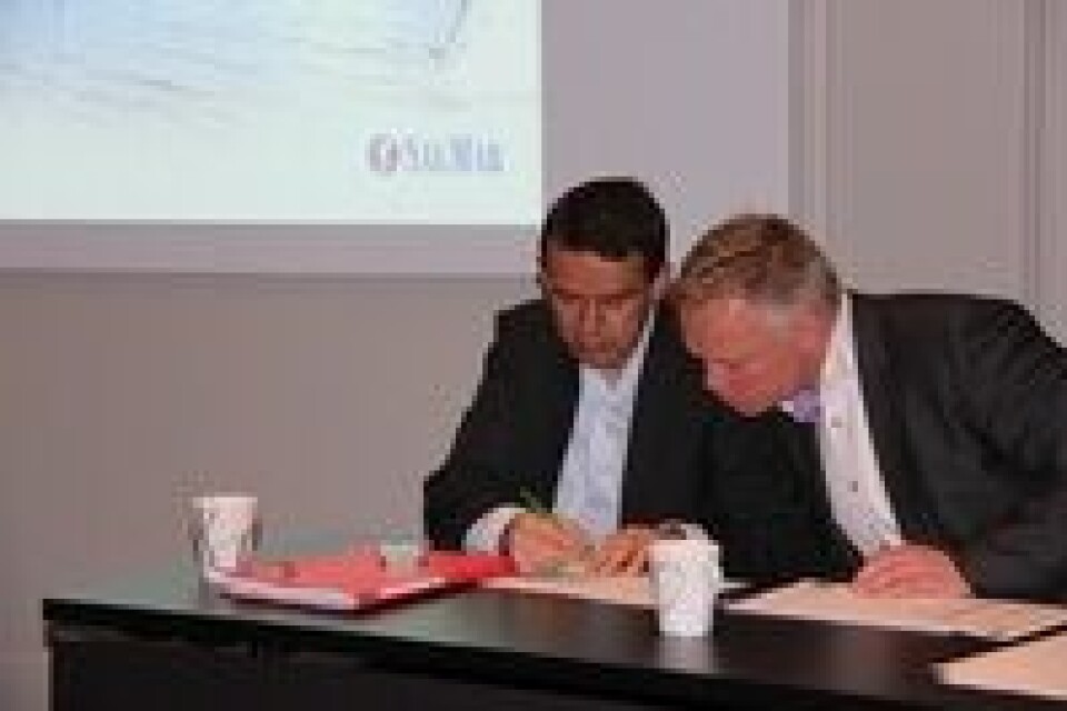 Trond Tuvstein er ansatt som ny finansdirektør. Her sammen med Yngve Myhre. Foto: Kyst.no