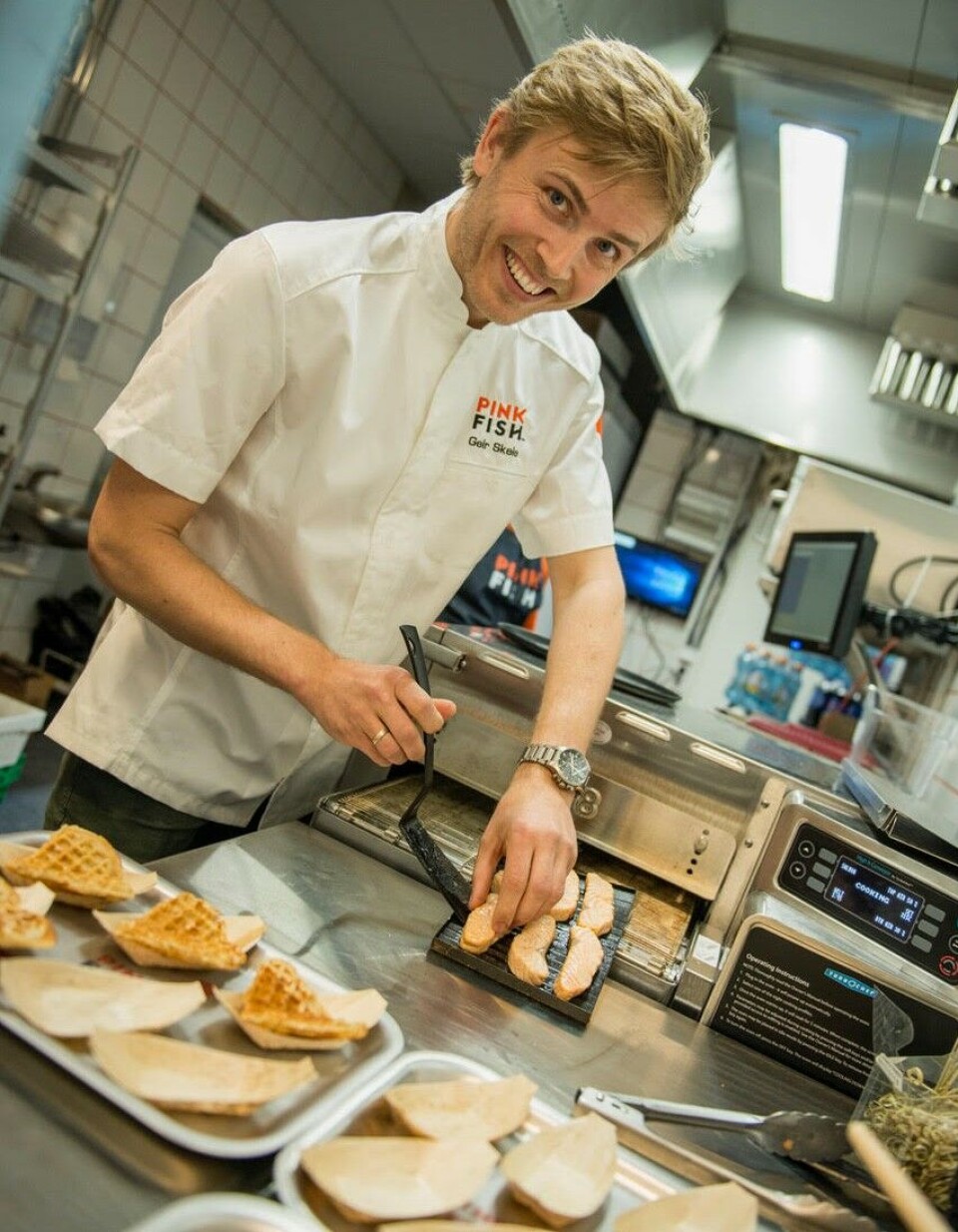 Pink Fish kjeden utvides nå til Bergen by, og Skeie sine ansatte skal servere bergenserne laks i mange ulike former. Sjømatkonseptet til Skeie er at Pink Fish skal servere rask fastfood som er sunn, men samtidig velsmakende. Foto: Pink Fish.