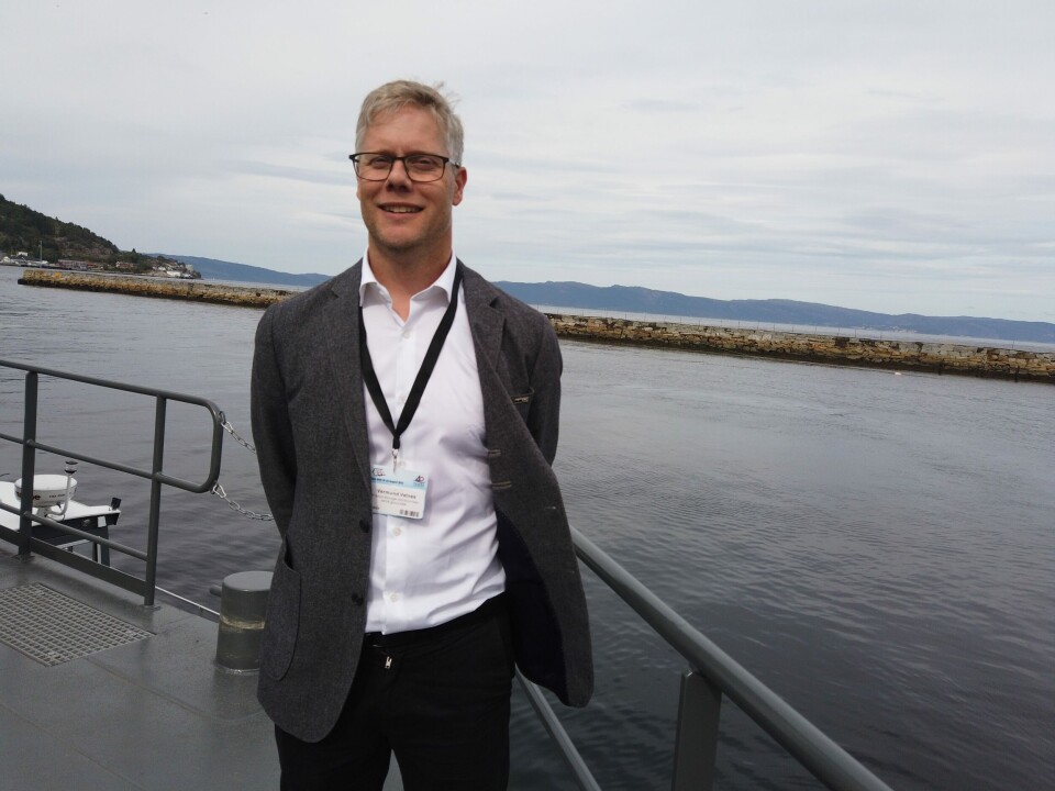 Vermund Vetnes, produktsjef for AkvaConnect, mener det er mange fordeler med den nye fôrflåten deres. Foto: Ole Andreas Drønen