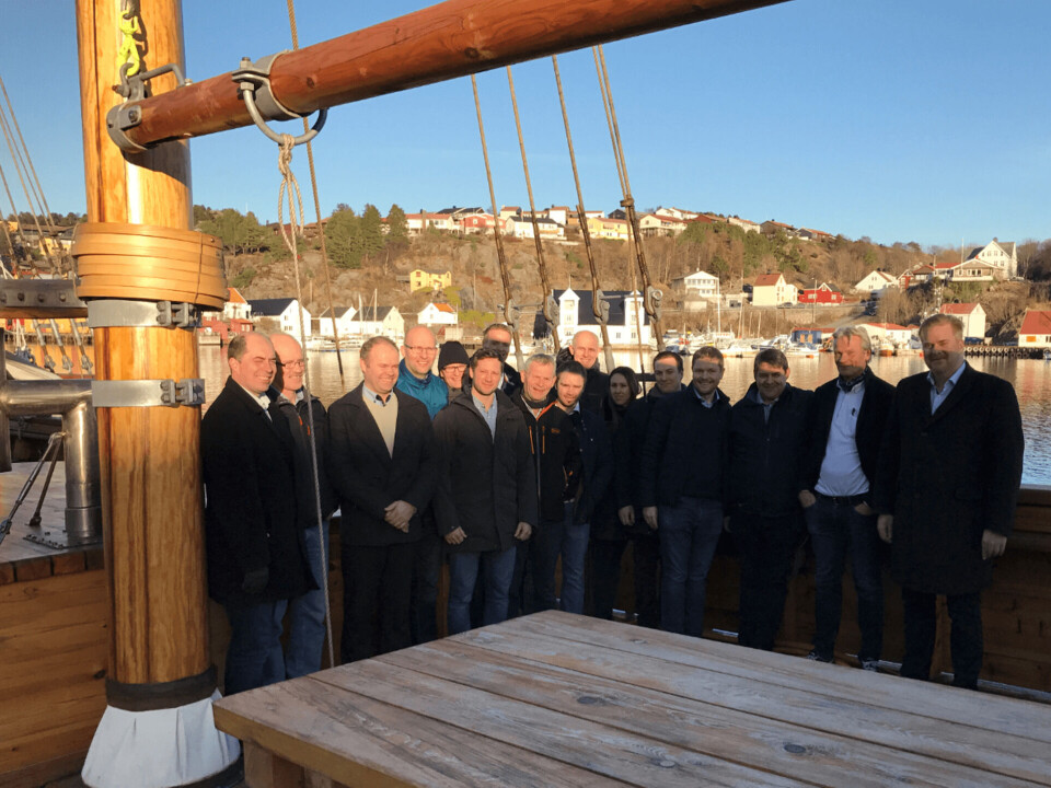 Deltagerne ved oppstartsmøte 14.2.2017 ombord på skonnerten IDEAL i Kristiansund. (Fra venstre): Vidar Johnsen (Møre Maritime), Per Olav Blikås (MacGregor Norway), Johnny Valle (MacGregor Norway), Leif Magne Sunde (SINTEF Ocean), Jonas Nordin (MacGregor Norway), Andreas Myskja Lien (SINTEF Ocean), Aleksander Handå (SINTEF Ocean), Jarl Gjønnes (Orkel), Olav Otterlei (Abyss Aqua), Bjørn Egil Asbjørnslett (NTNU), Maria Thorsell (MacGregor Norway), Andreas Bekkevoll (SINTEF Ocean), Lasse Rindahl (Mustad Autoline), Asle Tomren (Polyform), Svein Knudtzon Waagbø (Møre Maritime) og Johan Bergman (MacGregor Norway). Klaus Hoset (Stranda Prolog) er ikke med på bildet. Foto: Sintef Ocean. Deltagerne ved oppstartsmøte 14.2.2017 ombord på skonnerten IDEAL i Kristiansund. (Fra venstre): Vidar Johnsen (Møre Maritime), Per Olav Blikås (MacGregor Norway), Johnny Valle (MacGregor Norway), Leif Magne Sunde (SINTEF Ocean), Jonas Nordin (MacGregor Norway), Andreas Myskja Lien (SINTEF Ocean), Aleksander Handå (SINTEF Ocean), Jarl Gjønnes (Orkel), Olav Otterlei (Abyss Aqua), Bjørn Egil Asbjørnslett (NTNU), Maria Thorsell (MacGregor Norway), Andreas Bekkevoll (SINTEF Ocean), Lasse Rindahl (Mustad Autoline), Asle Tomren (Polyform), Svein Knudtzon Waagbø (Møre Maritime) og Johan Bergman (MacGregor Norway). Klaus Hoset (Stranda Prolog) er ikke med på bildet. Foto: Sintef Ocean.