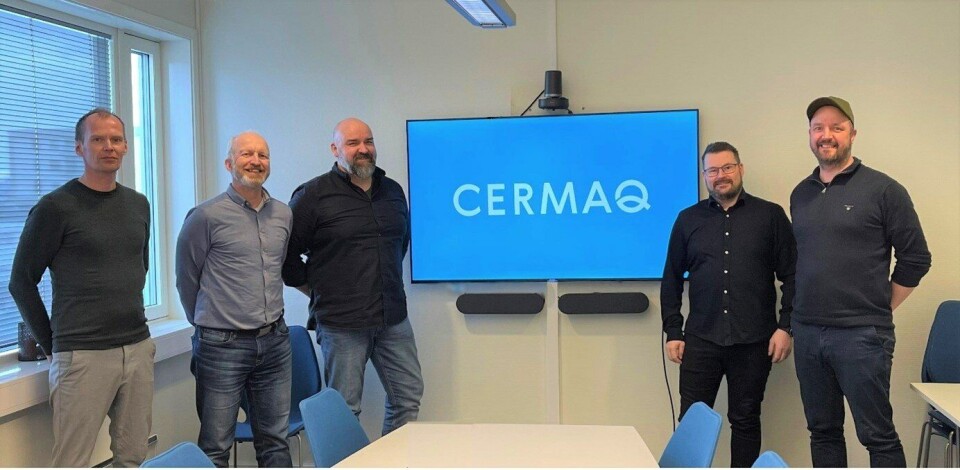 Cermaq og AQS inngår avtale. FV: Ruben Hågensen (prosjektleder AQS), Ove Løfsnæs (daglig leder AQS), Vegar Stai Hakstad (senior innkjøper Cermaq), Kjetil Knutsen (service og vedlikeholdssjef, Cermaq) og Kristian Hjertvik (teknisk sjef AQS). Foto: Cermaq Cermaq og AQS inngår avtale. FV: Ruben Hågensen (prosjektleder AQS), Ove Løfsnæs (daglig leder AQS), Vegar Stai Hakstad (senior innkjøper Cermaq), Kjetil Knutsen (service og vedlikeholdssjef, Cermaq) og Kristian Hjertvik (teknisk sjef AQS). Foto: Cermaq