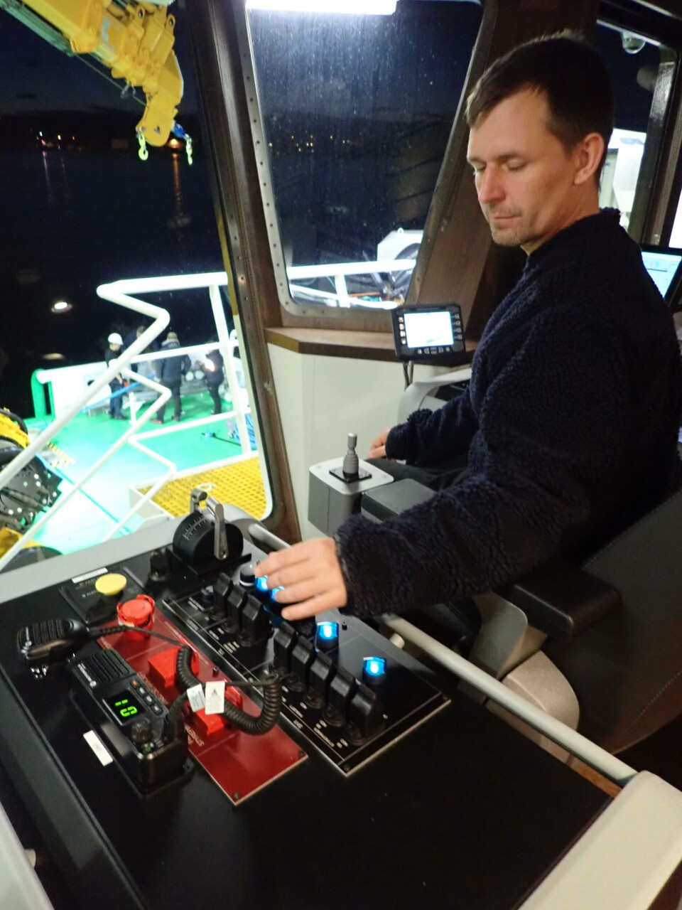 Skipper Espen Drivenes betjener taulåsen fra styrehuset. Foto: MB Hydraulikk.