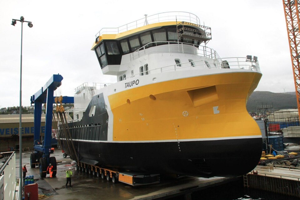«MS Taupo» under sjøsettelsen på Fitjar Mekaniske Verksted. Foto: Napier/FMV