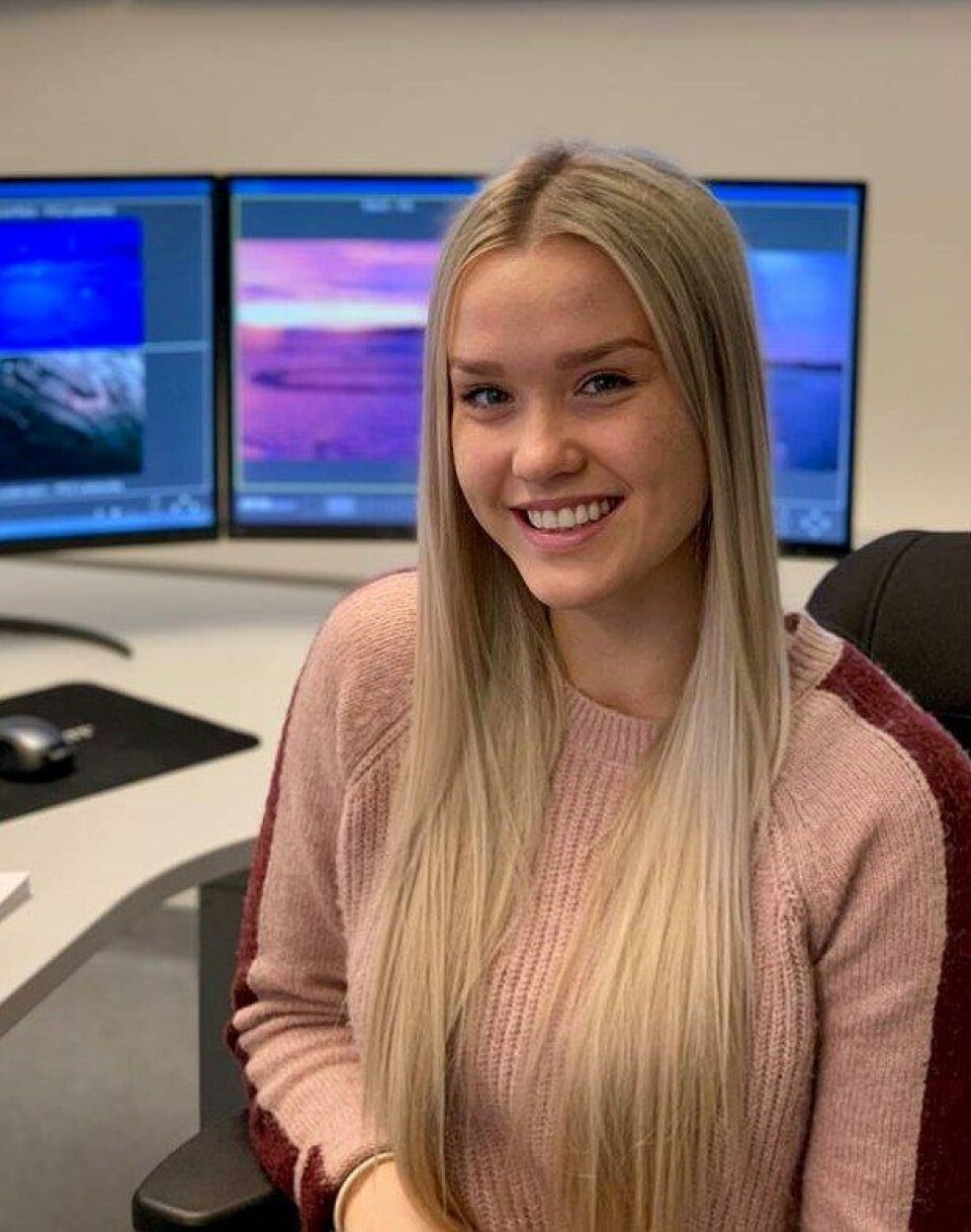 Kamilla Hoset Hopshaug skal jobbe som fôroperatør på fôringssentralen til Blom Fiskeoppdrett og ser frem til nye utfordringer. Foto: Blom.
