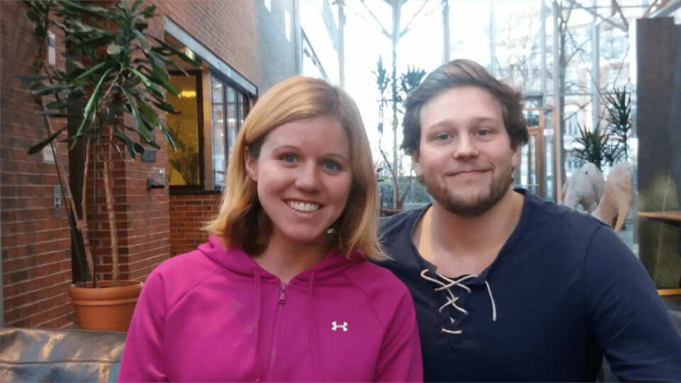 Studentene Anniken Mork og Marius Steen Dolboug mener akvamedisin er fremtidsrettet og spenende. Foto: Harrieth Lundberg