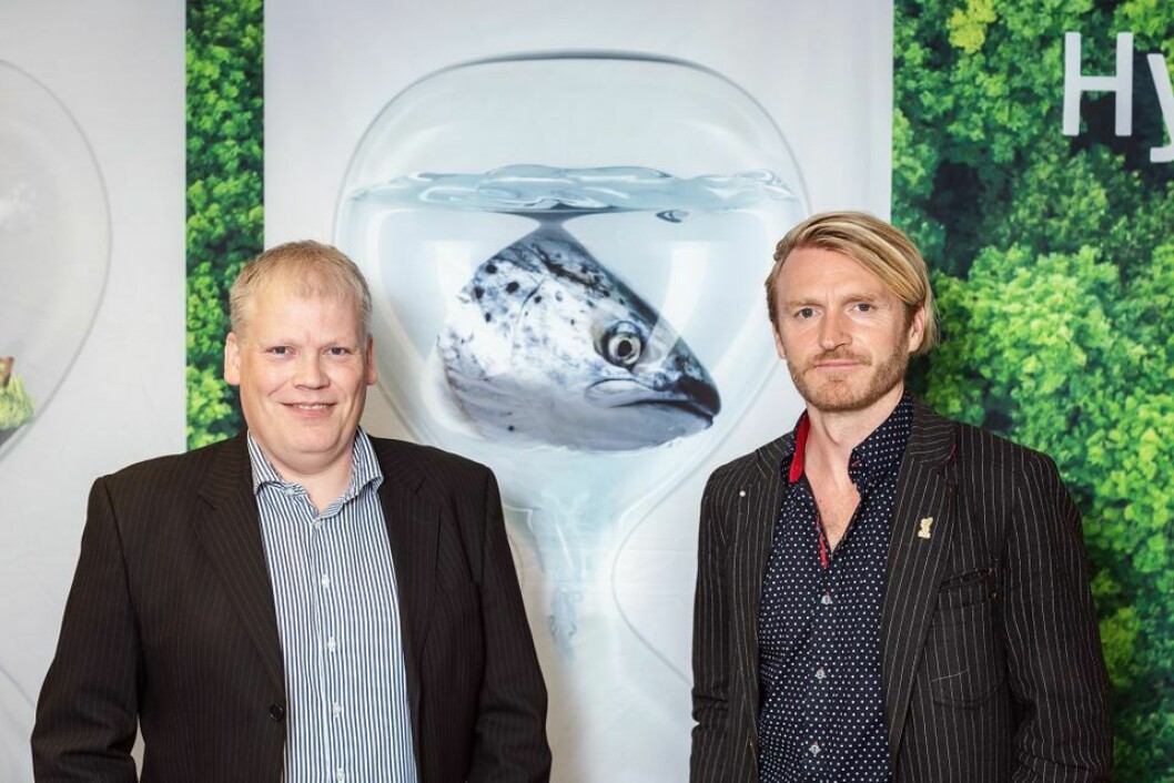 En ny norsk metode for bærekraftig håndtering av fiskeslam åpner for nye inntektskilder til oppdrettsindustrien. Fra venstre: Erlend Haugsbø og Stig Amdam i Hyperthermics AS. Foto: Cecilie Hatløy