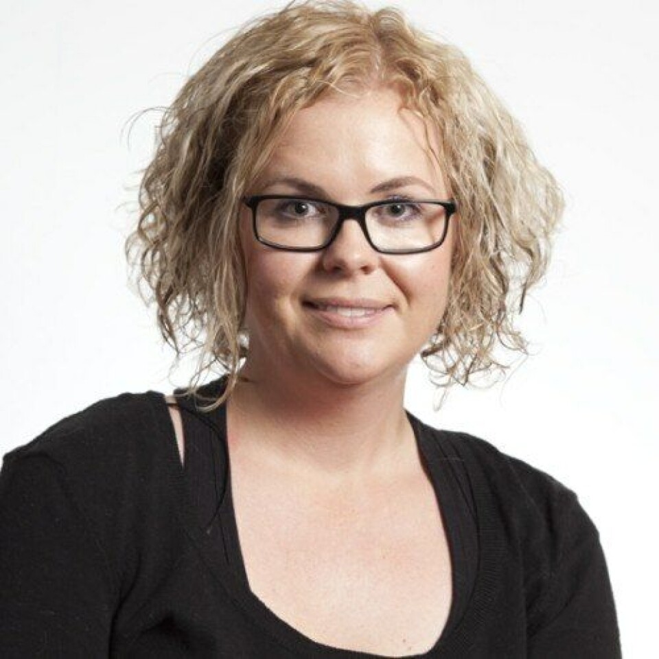 Fiskehelsebiolog Stine Kolstø. Foto: Fomas Fiskehelse og Miljø.