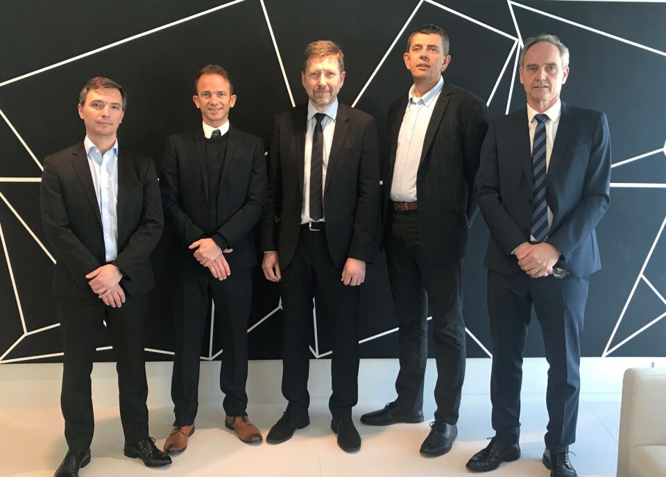 Fra venstre mot høyre: Pedro Silva (GM MSD AH Nordics), Dafydd Morris (GM AH Norway/Aqua), Jon Inge Erdal (Manager R&D&Regulatory Scanvacc AS), Lars Andreas Speilberg (Manager Technical Services Scanvacc AS), Ole Kristian Kaurstad, CEO Scanvacc AS). Foto: MSD