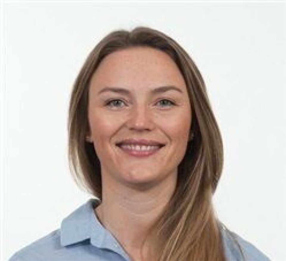 Kristine Braaten Steinhovden i SINTEF Ocean AS, sier det er utfordringer knyttet til uttak av vannprøver når det gjelder oppblomstring av Karenia. Foto. SINTEF.