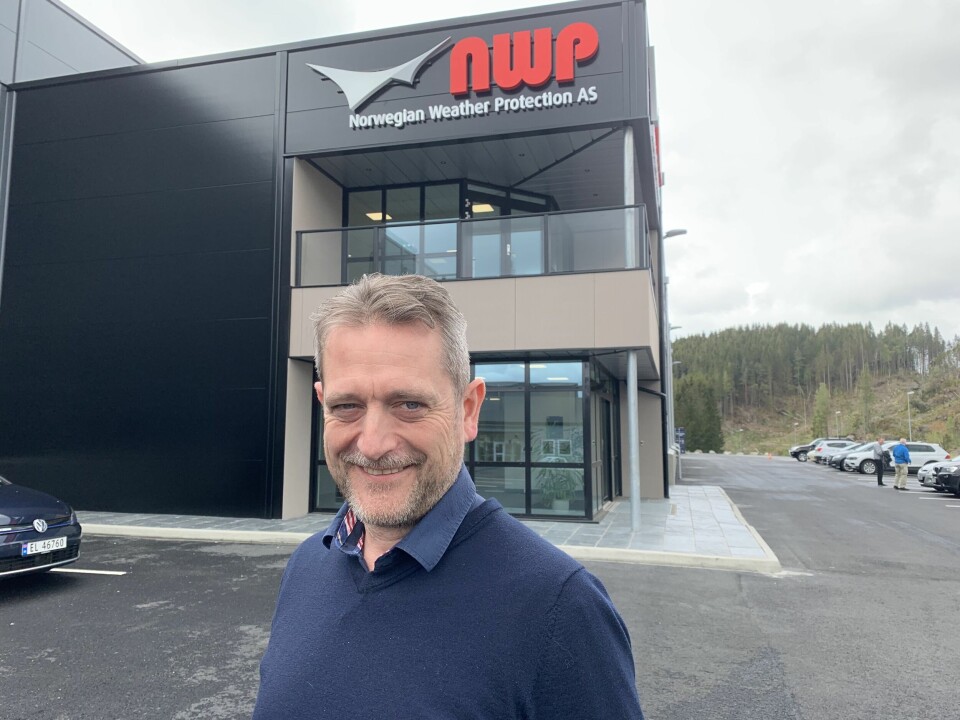 Arne Dalland, CEO i NWP, satser på at deres nye fabrikk vil gi dem flere muligheter, blant annet en mer effektiv produksjonslinje som vil øke kapasiteten og styrke kvaliteten på produktene deres. Foto: Norwegian Weather Protection.