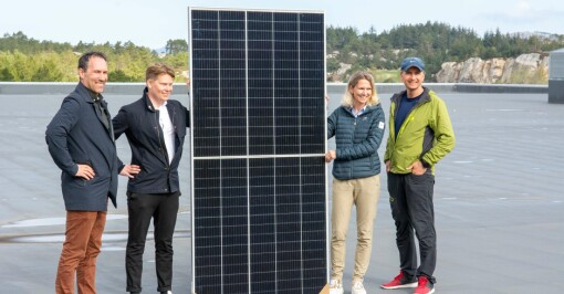 Dekkjer 8000 kvadratmeter med solceller – spår millionar i innsparing