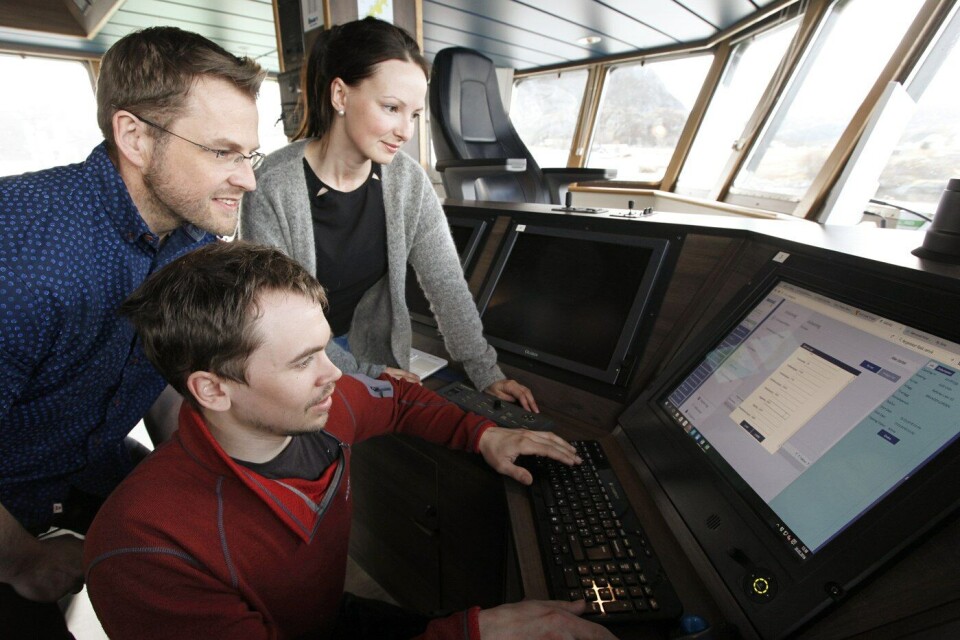 Om bord i AQS Odin. F.v Joachim Buarø i Naviaq, Lena Einseth og Bastian Faaness i AQS.Foto: Naviaq.