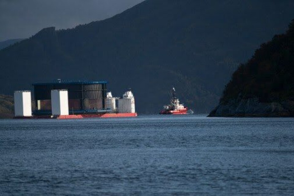 Aquatraz er eit samarbeid mellom oppdrettsselskapet Midt-Norsk Havbruk og Seafarming Systems. Merden er 18 meter djup og 160 meter i omkrins.