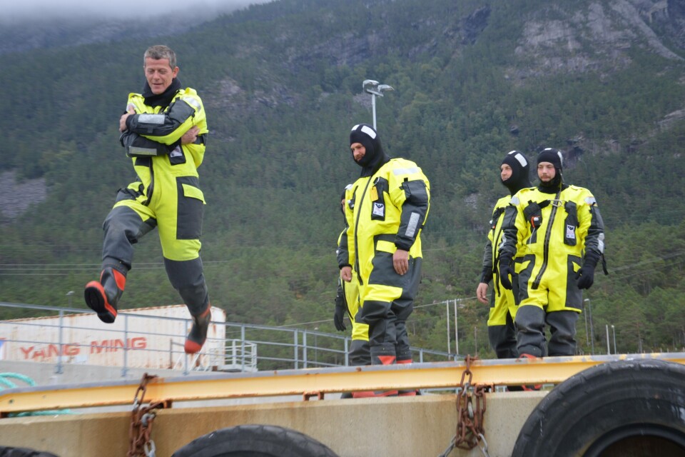 Grunnleggende sikkerhetskurs ved Norsafe Academy ved Årsnes i Kvinnherad Kommune. Foto/video: Therese Soltveit/Kyst.no.