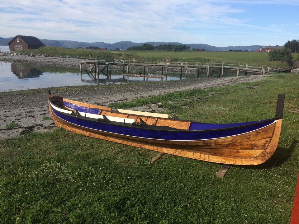 Denne tradisjonsrike båten som er en såkalt 'seksring', skal brukes når Robin og Petter ror fra Trondheim til Ålesund. Båten er bygget av far og sønn Borgfjord ved Båtskott Trebåtbyggeri på Stadsbygd. Foto: Båtskott trebåtbyggeri.