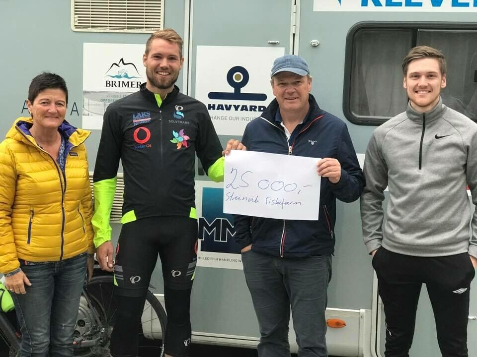 Alex Vassbotten, daglig leder i Steinvik konsernet donerte 25 000 kroner til kreftsaken nylig. Foto: Petter Gunnarstein.