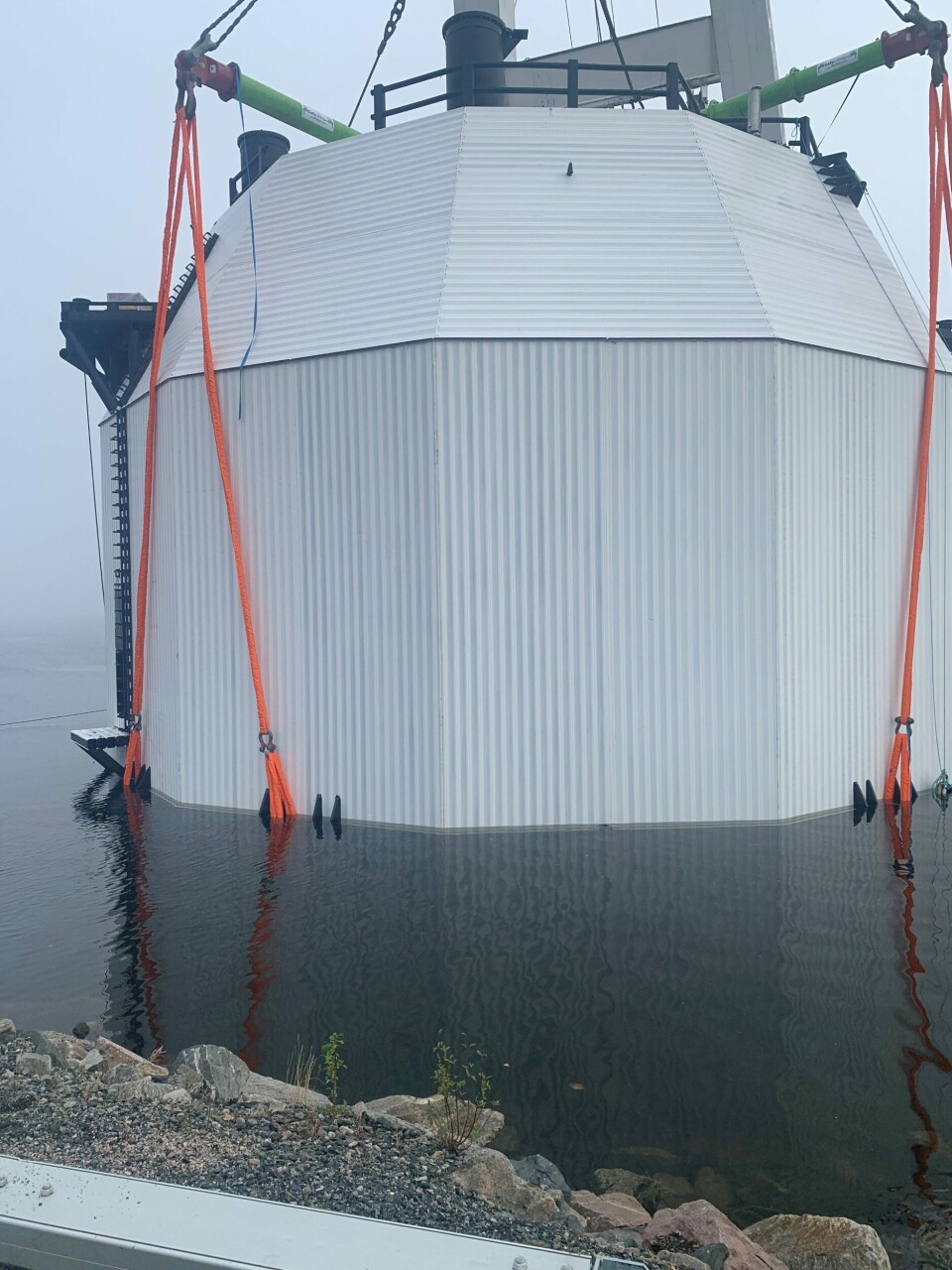 Den andre Fishglobe-enheten ble nylig sjøsatt i Bamble. Denne enheten har kun små endringer fra den første versjonen. Klikk for større bilde. Foto: Fishglobe