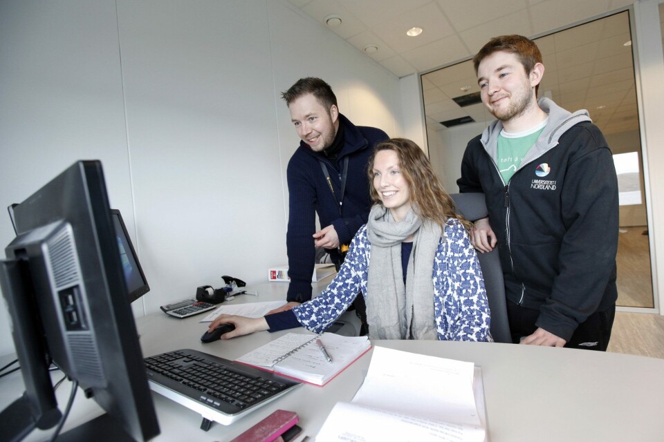 Her planlegger Geir Tore Olsen t.v , Nina Iversen og driftsleder Ole Martin Løfsnæs t.h arbeidet med avlsstasjonen videre. Foto: Namdal Rensefisk.