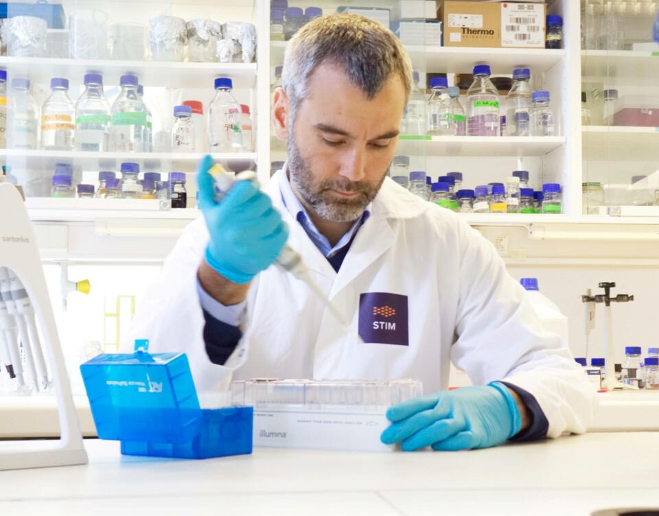 ACD Pharma har funnet bakteriofager som er effektive mot multiresistente bakterier. Avbildet er forskningsdirektør Hans Petter Kleppen i ACD Pharma. Foto: ACD Pharma. ACD Pharma har funnet bakteriofager som er effektive mot multiresistente bakterier. Avbildet er forskningsdirektør Hans Petter Kleppen i ACD Pharma. Foto: ACD Pharma.