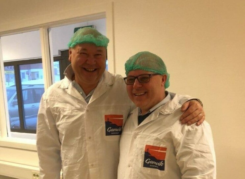 Jørn-Gunnar Jacobsen med Trond Einar Olaussen. Klikk for større bilde. Foto: Norwegian Fish Company.