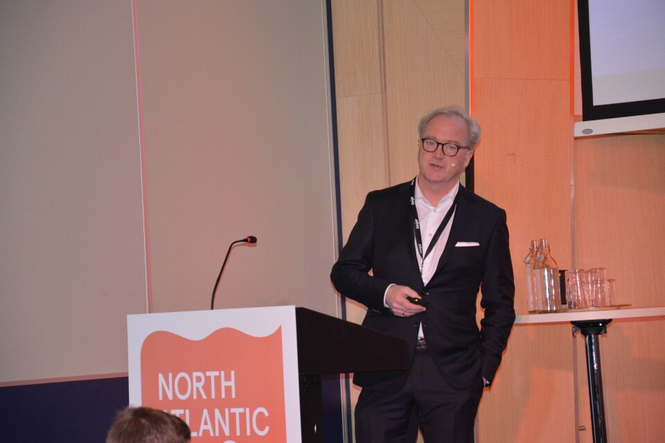 Trond Williksen under Nasf-konferansen i Bergen, der han snakket om Salmars havmerd. - Vi er selvsagt svært stolt av at vi er først ut med offshore lakseoppdrett. Foto: Therese Soltveit.