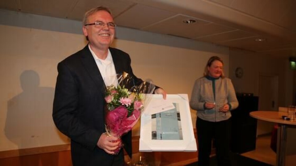 Bjørn Ådlandsvik fekk rådgjevingsprisen 2015. Han tilhøyrer faggruppe oseanografi og klima. Prisen vart delt ut av forskingsdirektør Karin Kroon Boxaspen.