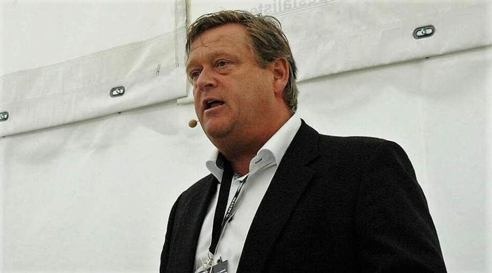 Fiskeriminister Harald T. Nesvik sier at algesituasjonen vil medførere tap av store økonomiske verdier. Foto: Pål Mugaas.